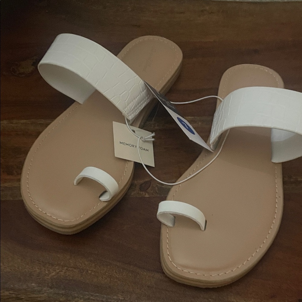 Universal Thread White Toe Ring Flat Sandals Croc Embossed NWT Size 7 - Picture 7 of 10